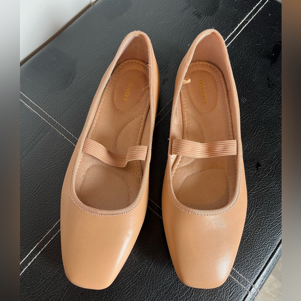 Old Navy NWOT tan ballet flats size 10